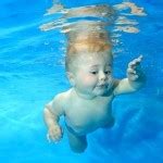 Mωρά κολυμβητές σε απίστευτες πόζες κάτω από το νερό! | Perierga.gr