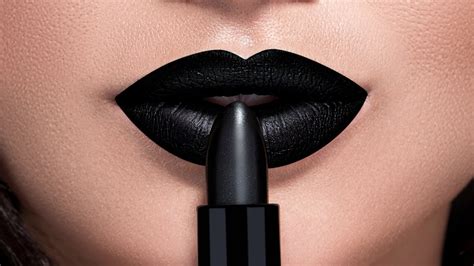 Best Black Lipstick Filter App: How to Try Black Lipsticks for Free | PERFECT