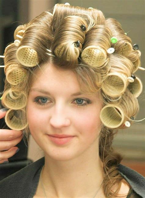Setting of hair #Hairstyles #rollers #sexyrollers | パーマ, ヘアカーラー, カーラー