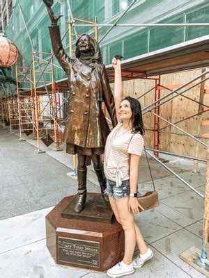 MTM MARY TYLER MOORE STATUE - Updated December 2024 - 34 Photos & 19 ...