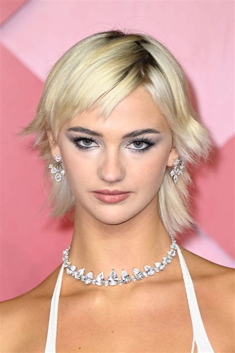 34 Best Short Hairstyles And Haircuts to Try in 2023 | Glamour UK