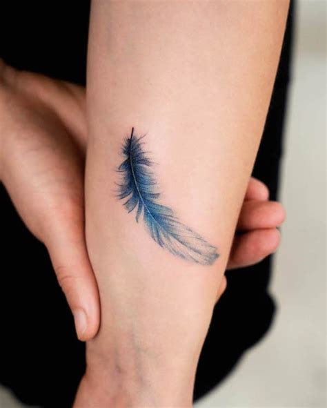 Discover more than 73 wrist feather tattoo best - 3tdesign.edu.vn