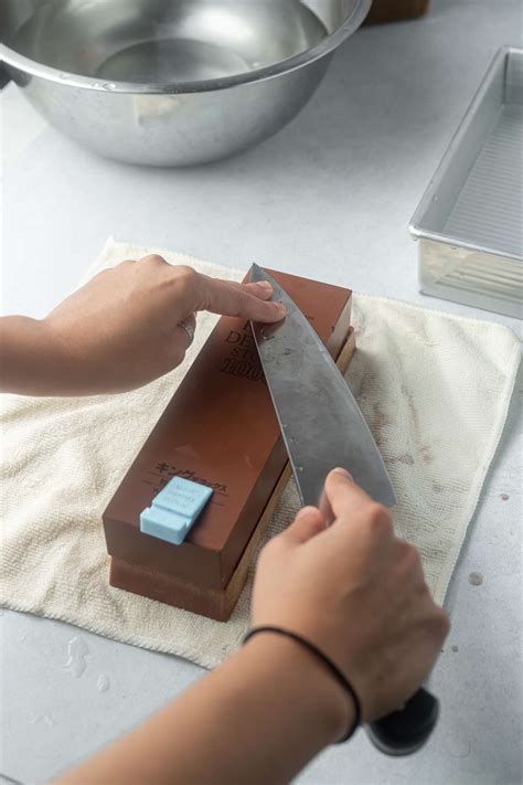 How to Use a Knife Sharpening Stone (or Whetstone)