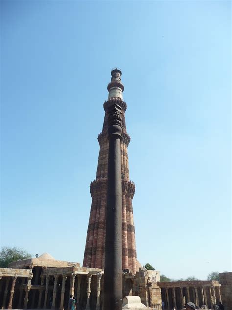 Delhi : Iron Pillar in Qutub Complex | The journey of a thousand miles begins with one step