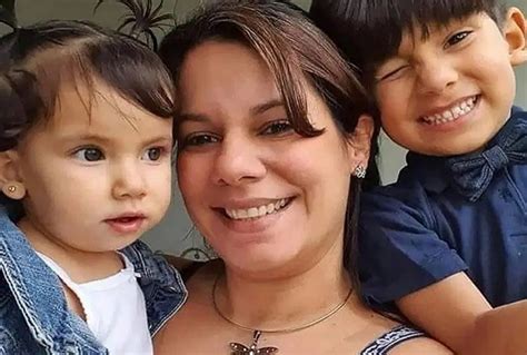 Shipwrecked Mom Dies after Drinking Own Urine but Saves Her Kids by Breastfeeding Them for 4 Days