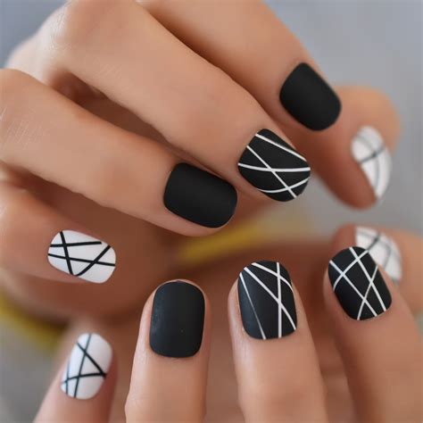 Black Tip Round Acrylic Nails