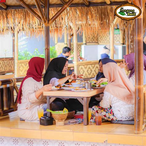 Kampung Kecil Kosambi - Rumah Makan Lesehan Keluarga