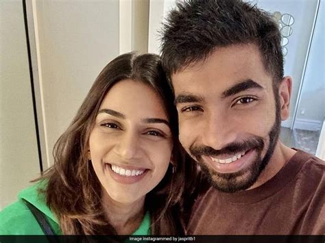 Jasprit Bumrah, Wife Sanjana Ganesan All Smiles In This Beautiful Pic ...