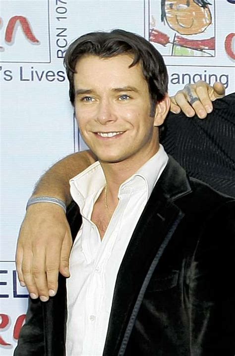 Boyzone singer Stephen Gately dies on vacation