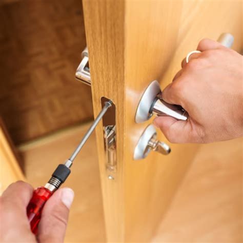 Door Lock Installation – Daily Kaamwala-Get 30+ Expert Professional Services at Home in India