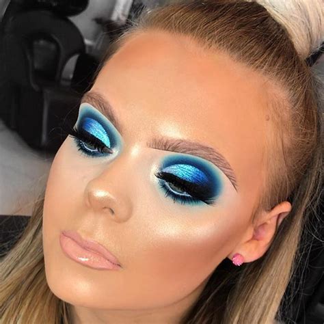 Laura Ellis Makeup on Instagram: “Love a lil blue moment 💙” | Makeup, Blue makeup, Creative eye ...