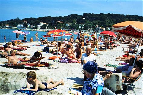File:Cannes beach 1980 2.jpg - Wikimedia Commons