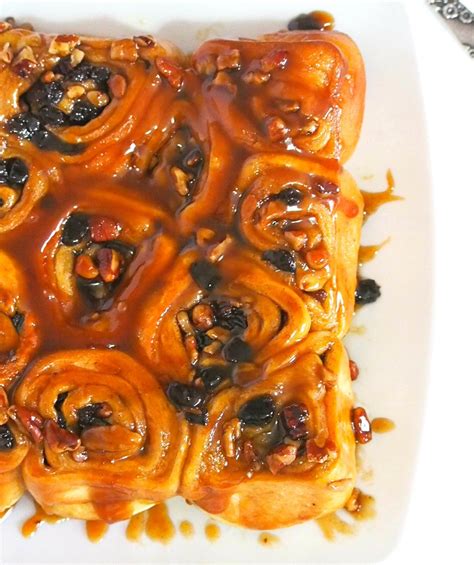 Sticky Buns with Pecans and Rum Raisins | Woman Scribbles