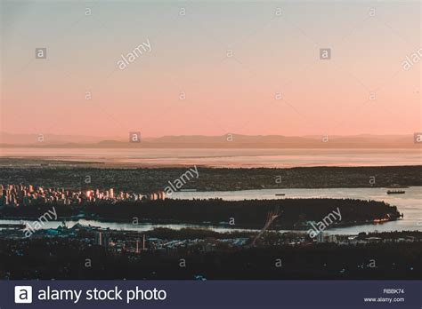 Lion's gate bridge aerial hi-res stock photography and images - Alamy
