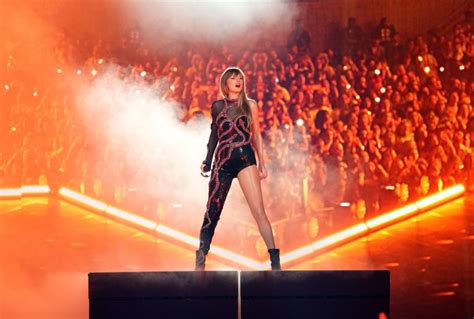 Rolling Stone: Taylor Swift's The Eras Tour Is a 3-Hour Career-Spanning Victory Lap : r/Music