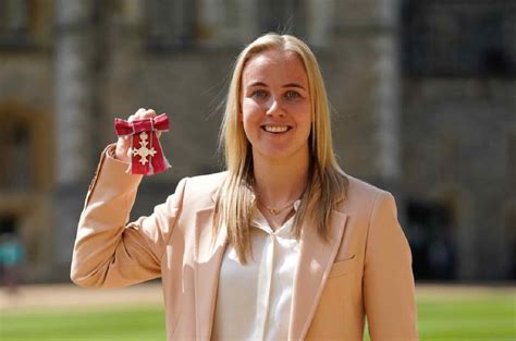 Arsenal's Beth Mead receives MBE and is "optimistic" for Women's World Cup - Just Arsenal News