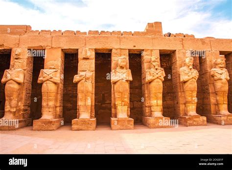 Ancient egyptian monuments hi-res stock photography and images - Alamy