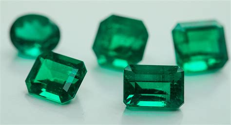 Emerald (Panna) Gemstone - Gemstones.Co