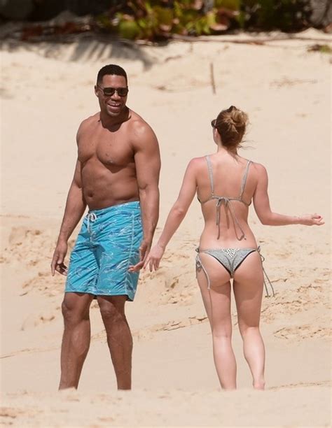 Michael Strahan & Kayla Quick -- The Beachin' Vacation Photos | Photo 2 ...