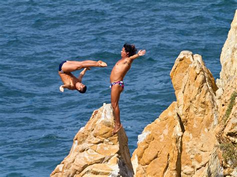 Cliff divers in Acapulco, Mexico | Acapulco mexico, Acapulco, Mexico