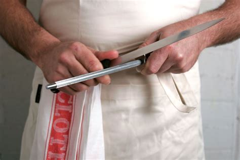 Knife Sharpening 101: Use a Sharpening Steel