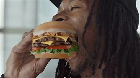 Carl's Jr. Finally Responded to Critics Lampooning Its Ridiculous CGI ...