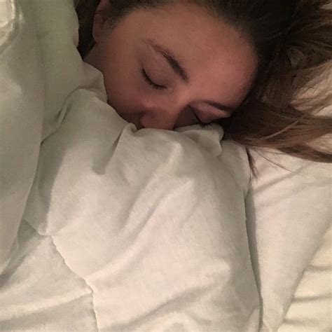 Sleep Selfies: How to Take a Sleep Selfie Guide - Facetune2