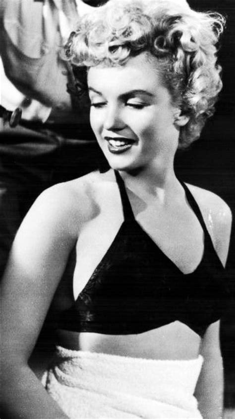 Marilyn💋 on set of film Clash by Night ~1952 | Marilyn monroe photos, Marilyn, Marilyn monroe