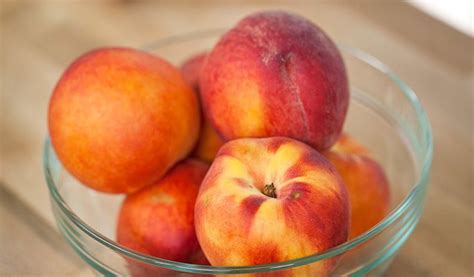 The Easiest Way to Peel and Prep Peaches [VIDEO] | How to peel peaches ...