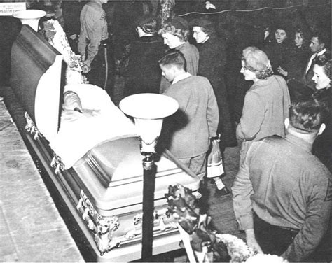 Open casket photo of marilyn monroe