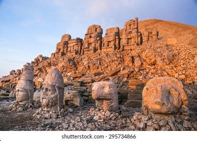 3,866 Mount_nemrut Images, Stock Photos, 3D objects, & Vectors | Shutterstock