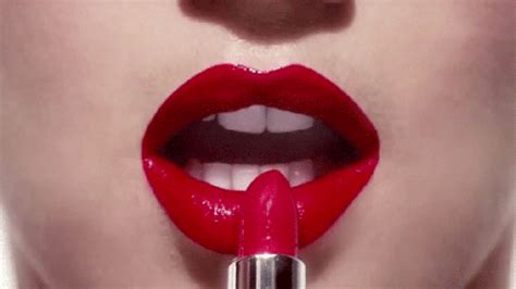 Sharing is caring. Best Red Lipstick, Lipstick Kiss, Lipstick Colors, Red Lipsticks, Makeup ...