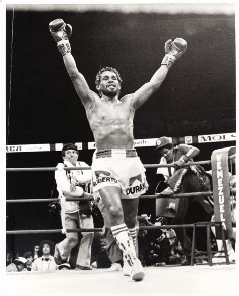 Roberto Duran celebrates another victory | Roberto durán, Boxing images ...