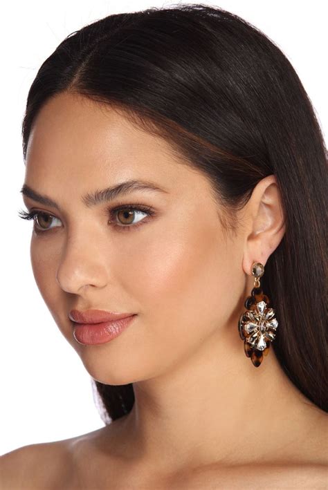 Contrasting Gem Chandelier Earrings | Fashion earrings, Chandelier earrings, Earrings
