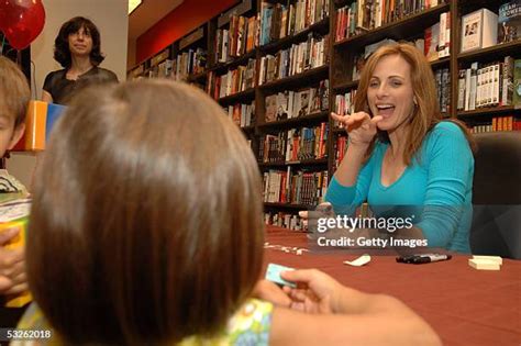 Actress Marlee Matlin Signs Baby Wordsworth Dvds At Borders Photos and Premium High Res Pictures ...