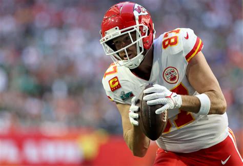 WATCH: Travis Kelce scores Chiefs’ first points of Super Bowl LVII