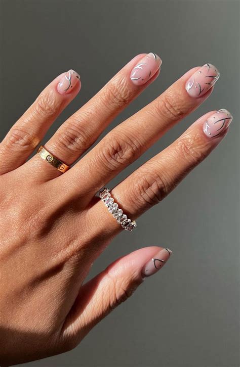 35 Nail Trends 2023 To Have on Your List : Minimalist Chrome Short Nails