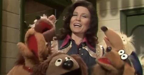 The Muppets and Sesame Street Pay Tribute to Loretta Lynn