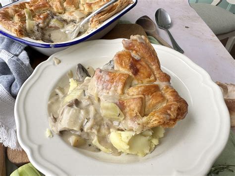 Creamy Mushroom & Leek Pie - Dom in the Kitchen