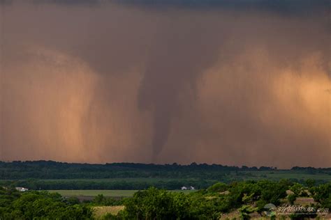 May 25, 2016: Abilene Kansas Wedge Tornado - StormTours.com