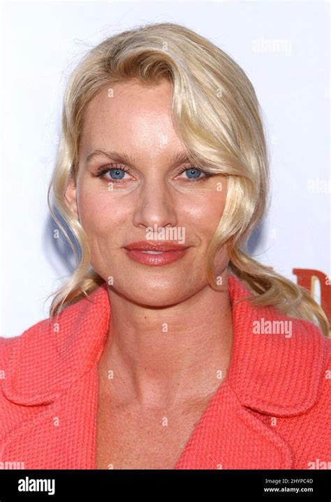 Nicollette sheridan serves ice cream cake hi-res stock photography and images - Alamy