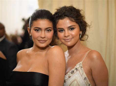 Selena Gomez and Hailey Bieber’s eyebrow feud, explained - Vox