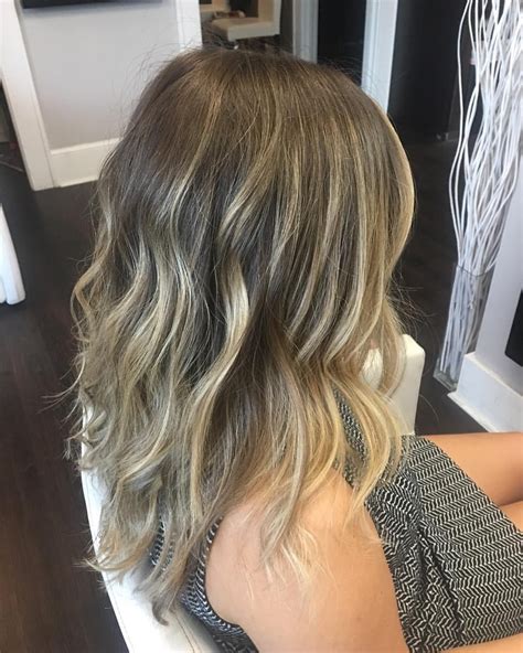 The magic of a mini highlight and root shadow! This was accomplished with just eight foils aroun ...