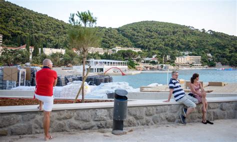 PHOTO – Lapad Beach slowly nearing completion - The Dubrovnik Times