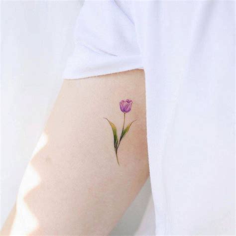 109 Best Tulip Tattoos [2024 Inspiration Guide] | Tulip tattoo, Tattoos for women flowers ...