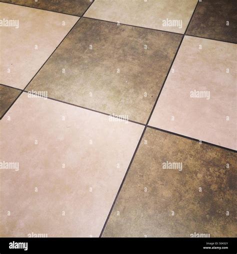 Checkerboard tile floor Stock Photo - Alamy