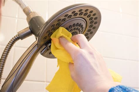 How to Clean a Shower Head with Baking Soda