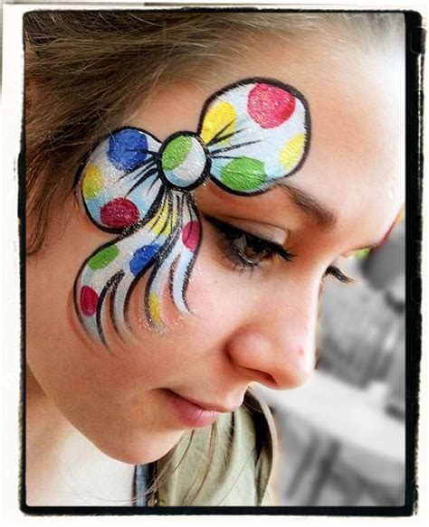 Ditzy Doodles donated her time to Children in Need and painted lots of faces and a hand or 2 ...