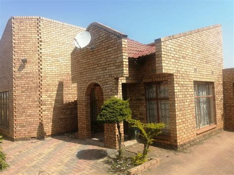 4 Bedroom House for sale in Lebowakgomo Zone A - P24-113121395