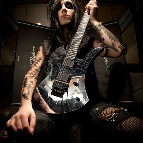 Jake Pitts, Black Veil Brides, Lead Guitar, big inspiration, love his guitar. | Black veil ...